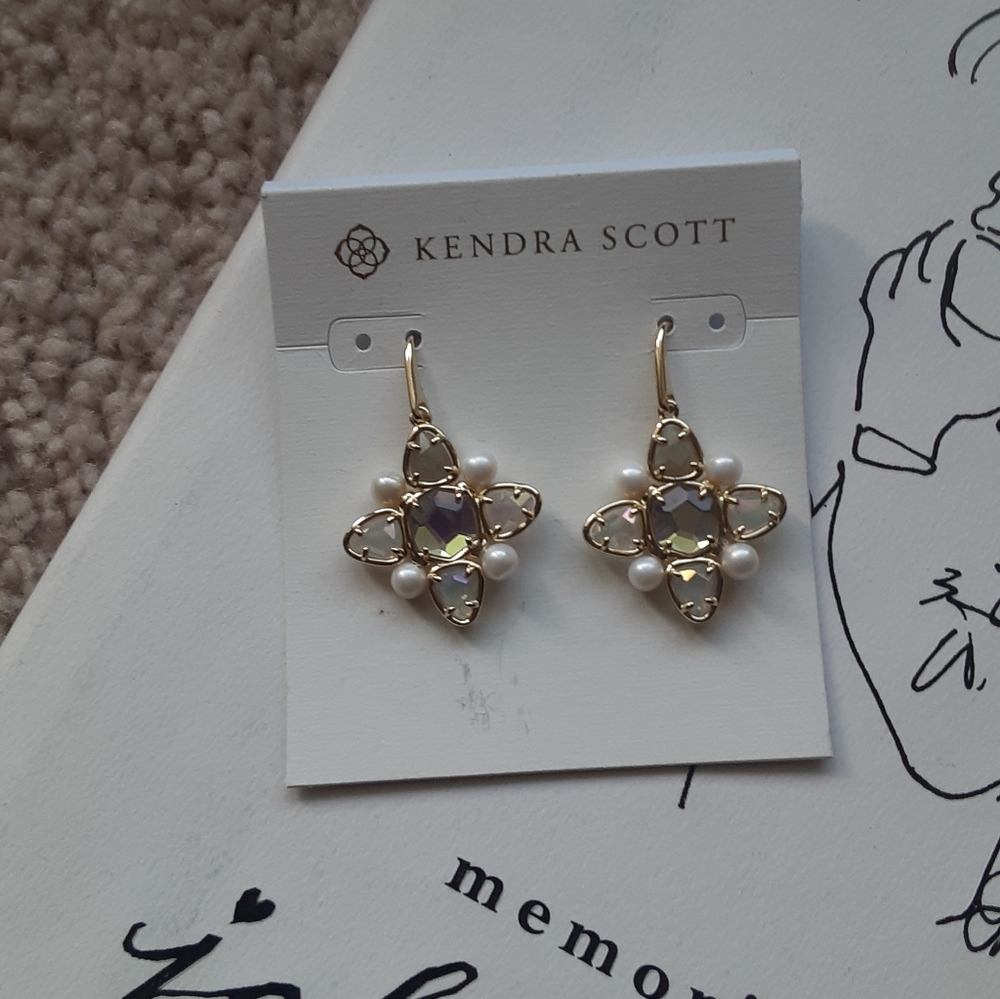 NWT KENDRA  SCOTT EARRINGS